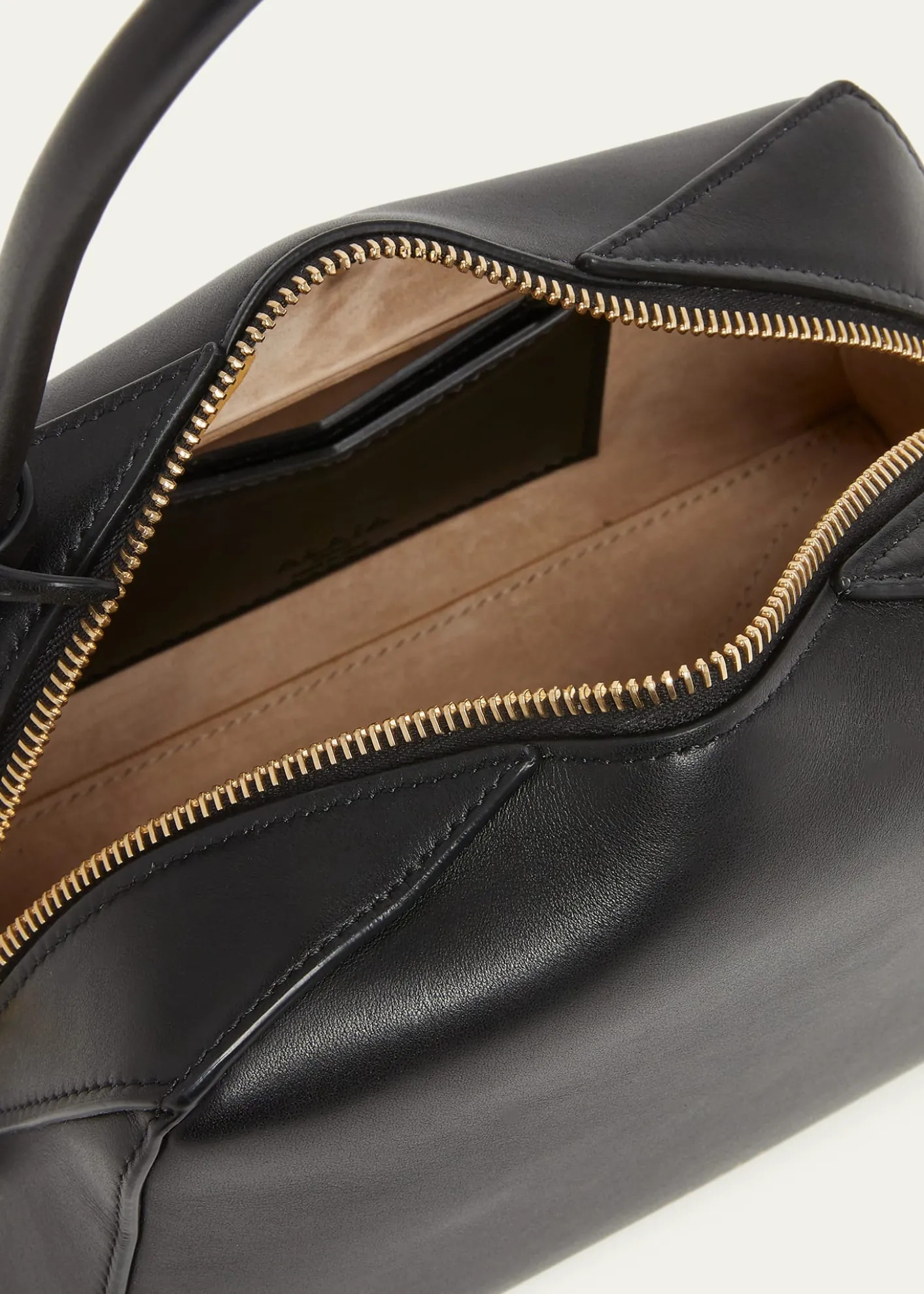 ALAIALe Bouledogue Dome Leather Shoulder Bag