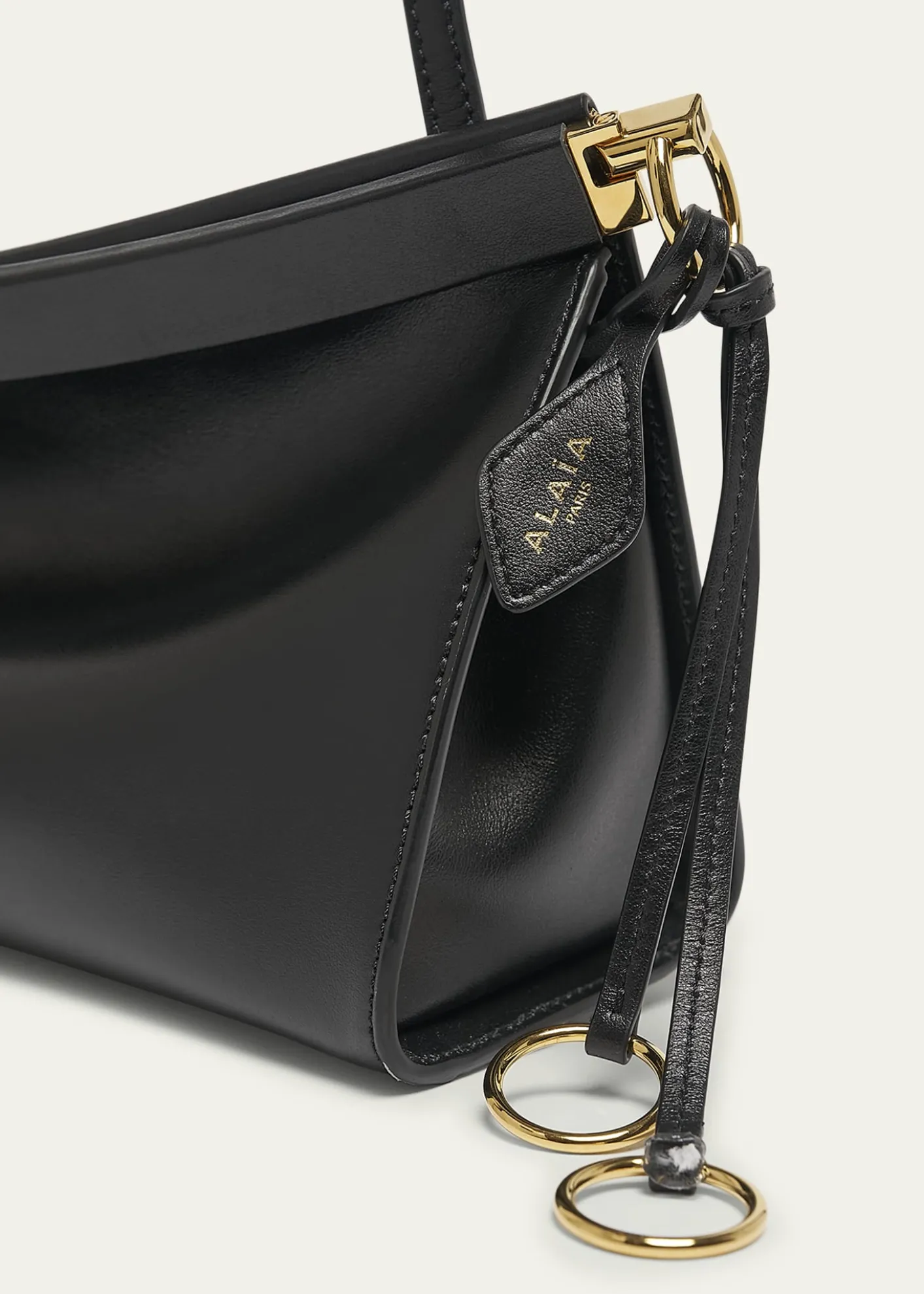 ALAIALe Click Medium Shoulder Bag in Glossy Leather