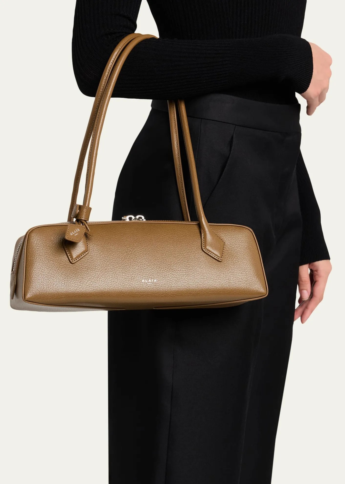 ALAIALe Teckel Medium Shoulder Bag in Goatskin