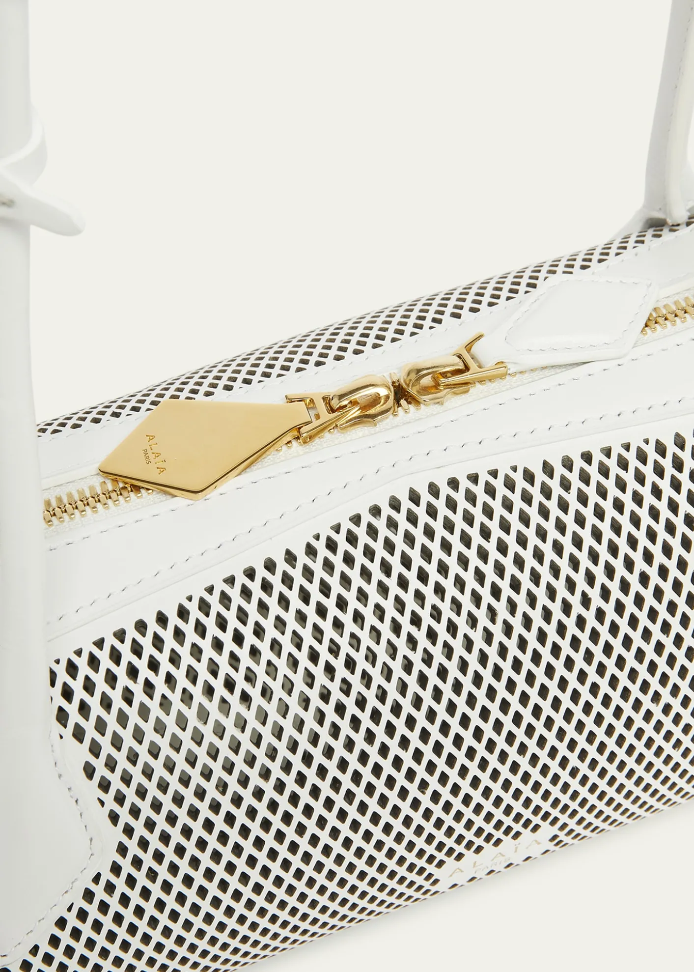 ALAIALe Teckel Medium Shoulder Bag in Fishnet Leather