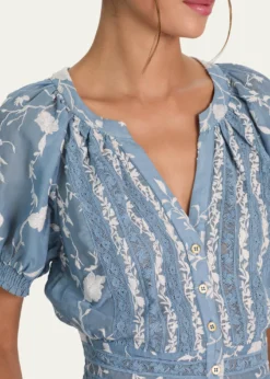 ALICE + OLIVIAKathryn Embroidered Short-Sleeve Blouse