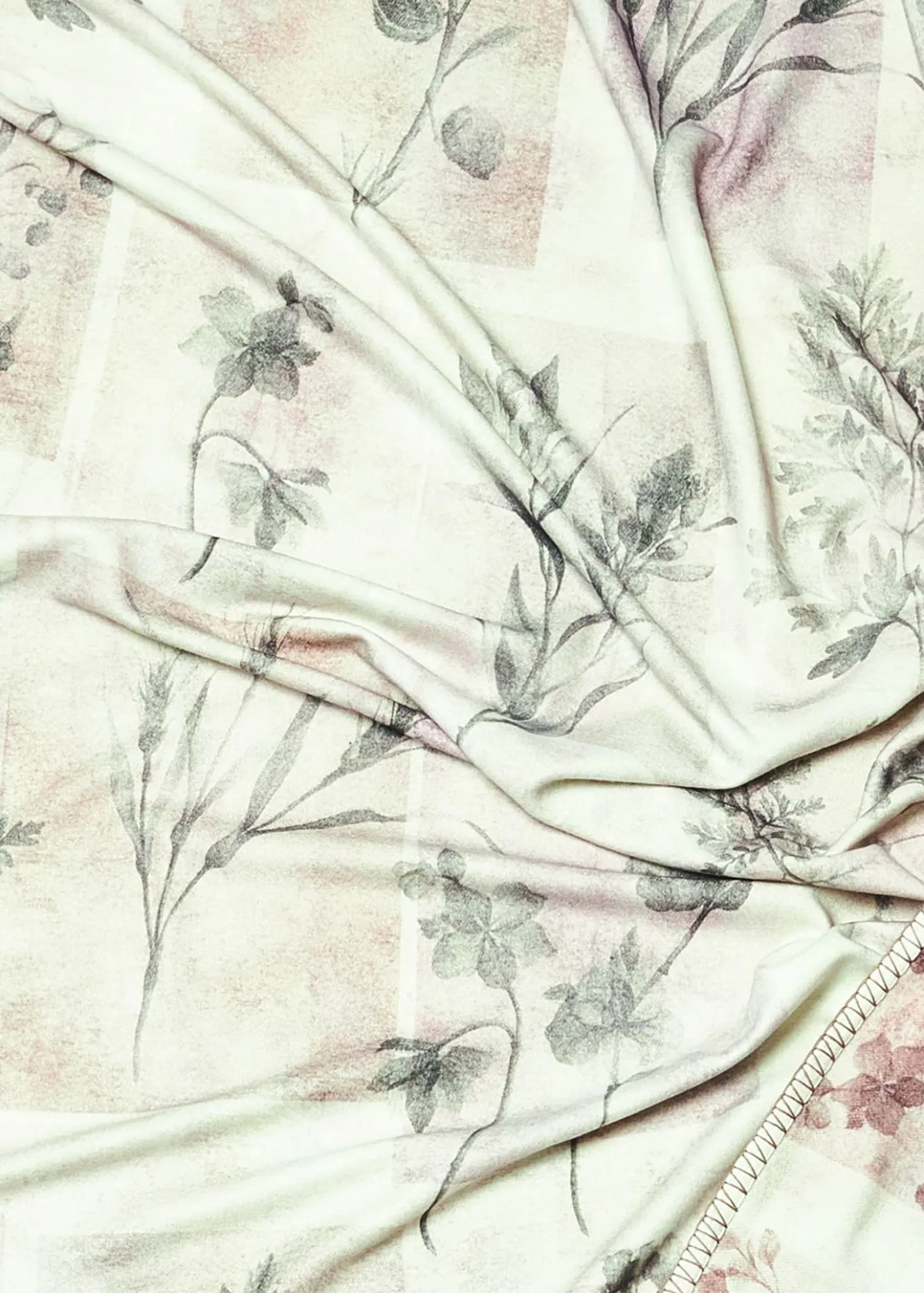 AlonpiBotanical Throw Blanket
