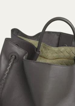 Bottega VenetaLarge Andiamo Leather Top-Handle Bag