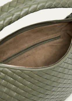 Bottega VenetaVeneta Medium Leather Hobo Bag