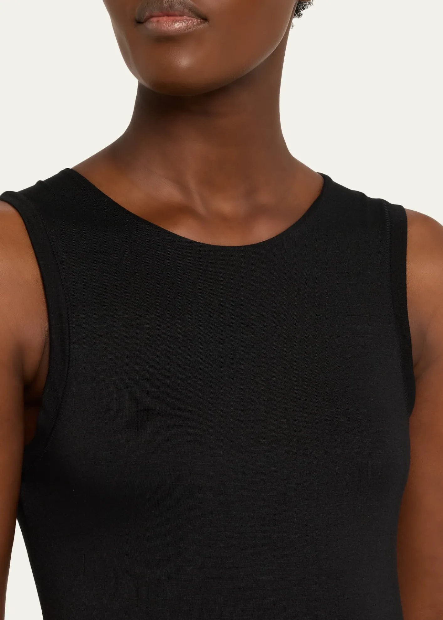 EterneSleeveless Crewneck Top