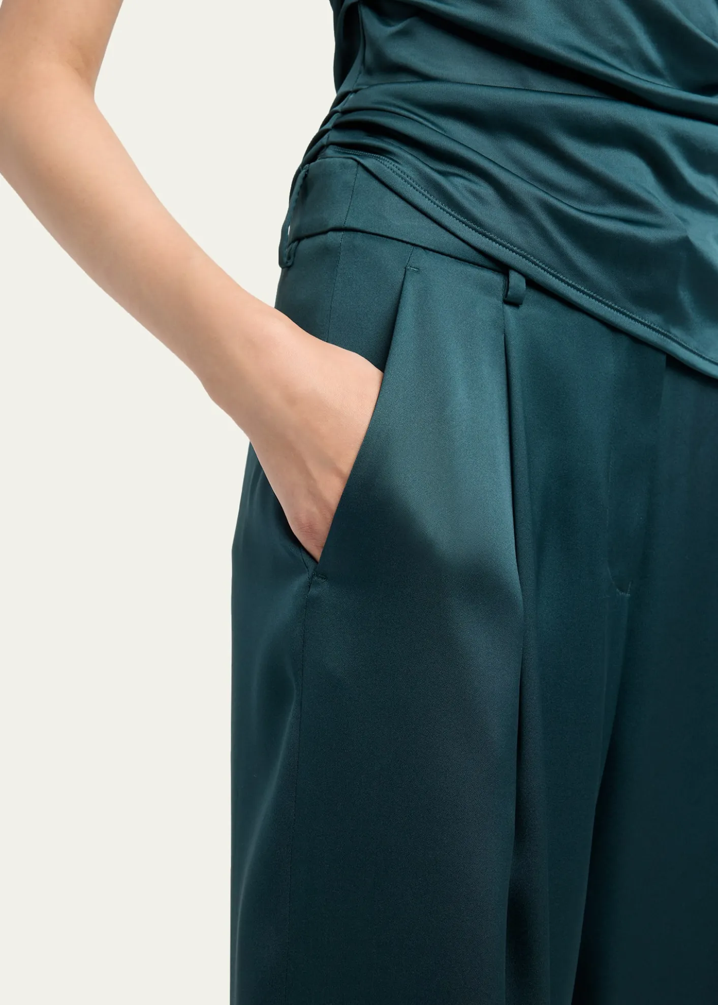 Giorgio ArmaniPleated Silk Straight-Leg Trousers