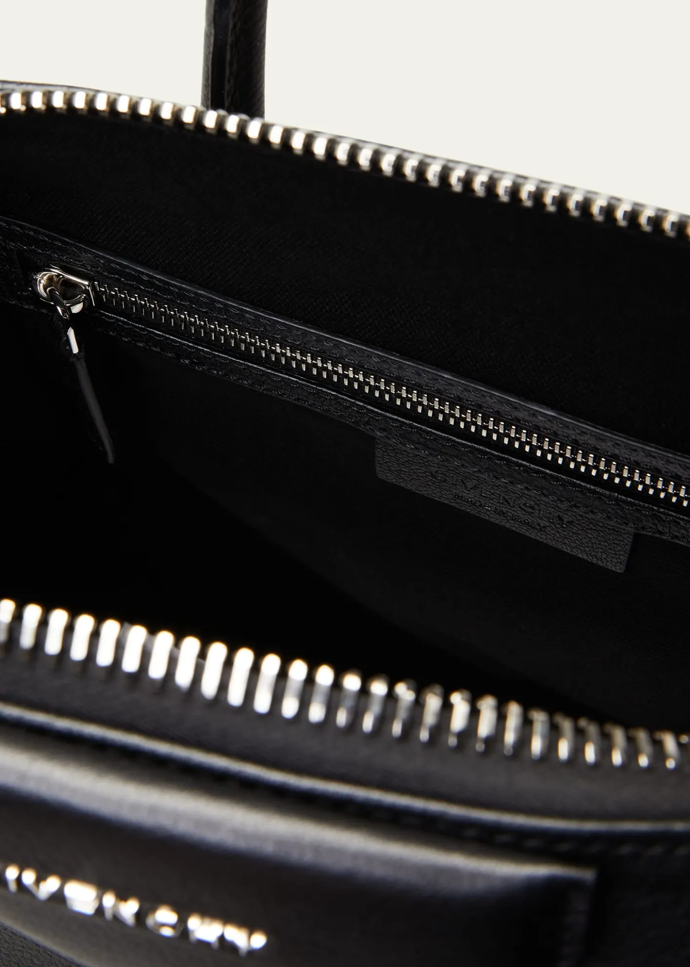 GivenchyAntigona Small Top Handle Bag in Grained Leather