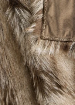 Lyla GrantFaux Fox Throw, 60