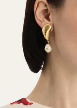 Oscar de la RentaMussel Pearly Drop Clip-On Earrings