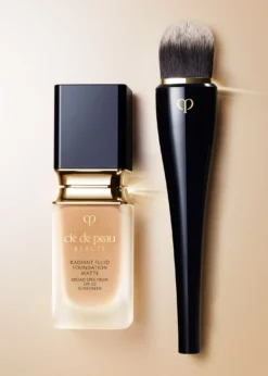 THIS ITEM IS NOT AVAILABLE.Cle de Peau BeauteLight Coverage Foundation Brush
