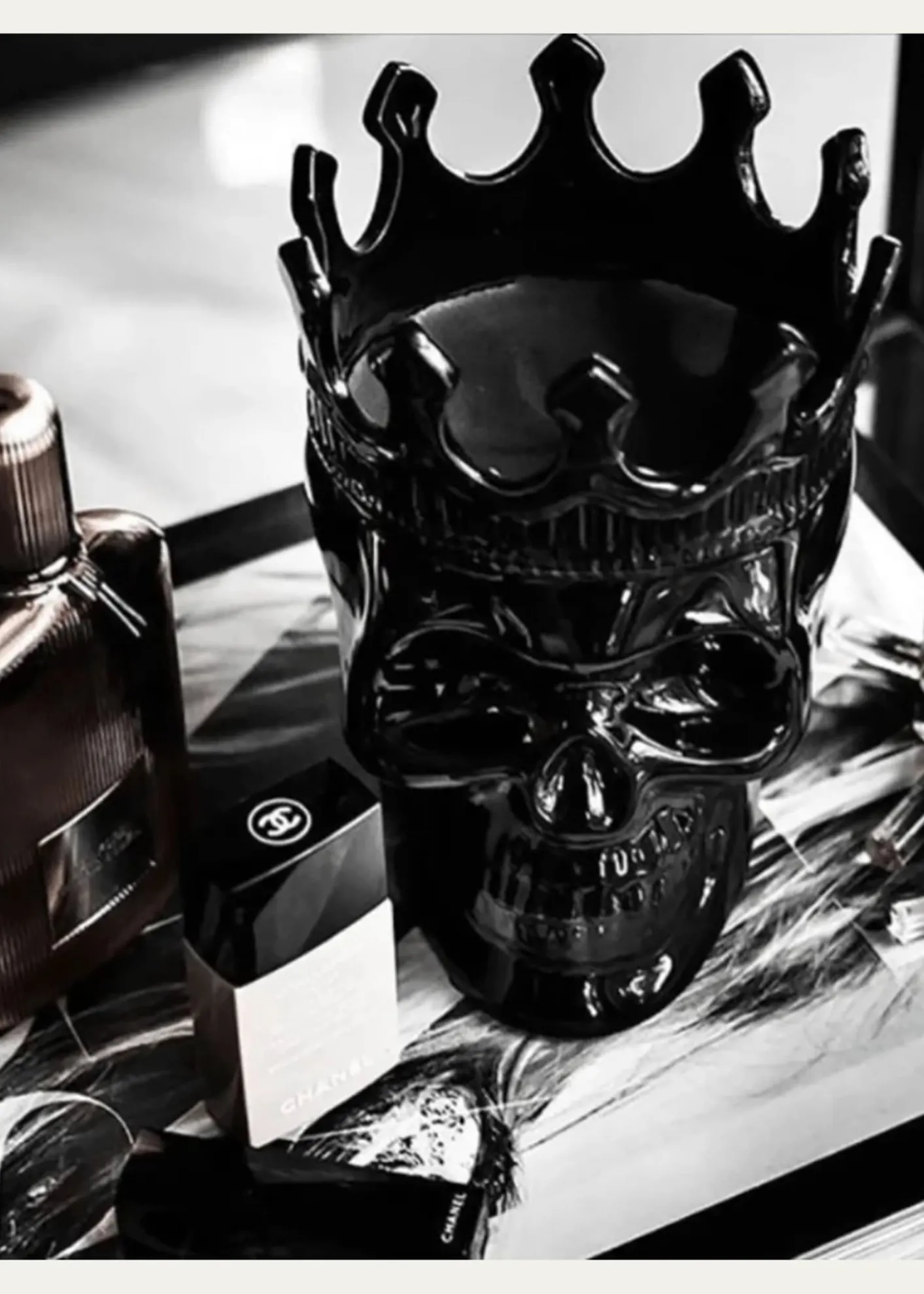 Thompson FerrierBlack Dants Skull Candle, 23.3 oz. - Secret Sucre Scent