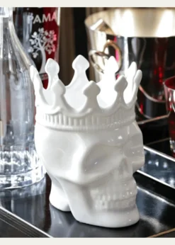 Thompson FerrierWhite Louise Skull Candle, 23.3 oz. - Rose de Vents Scent