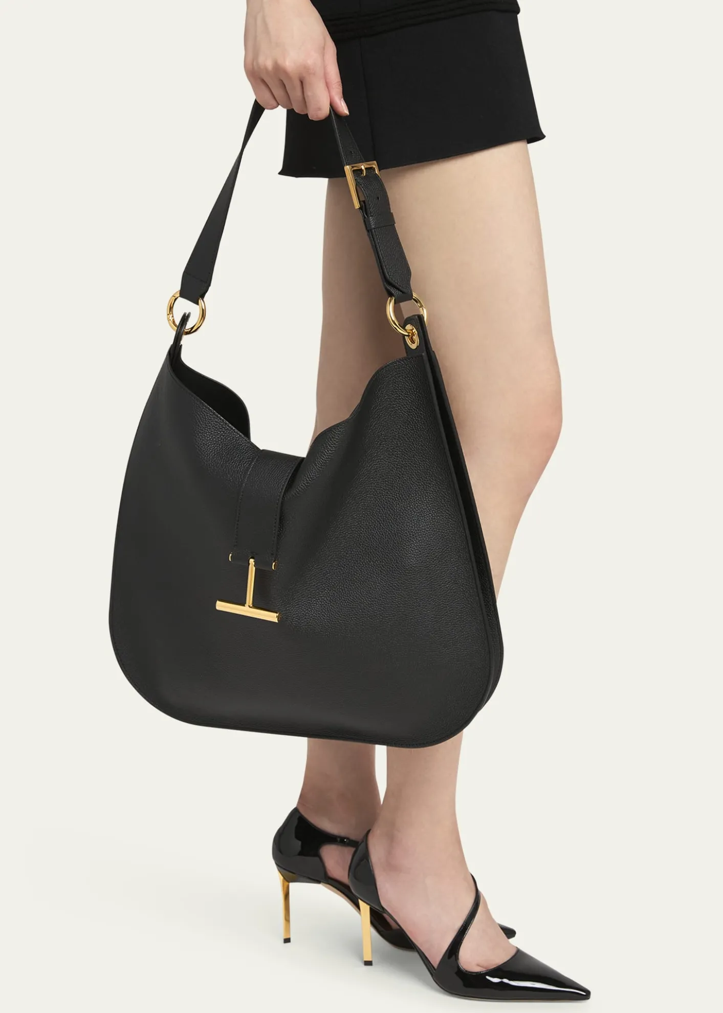 TOM FORDTara Large Hobo Crossbody in Grained Leather