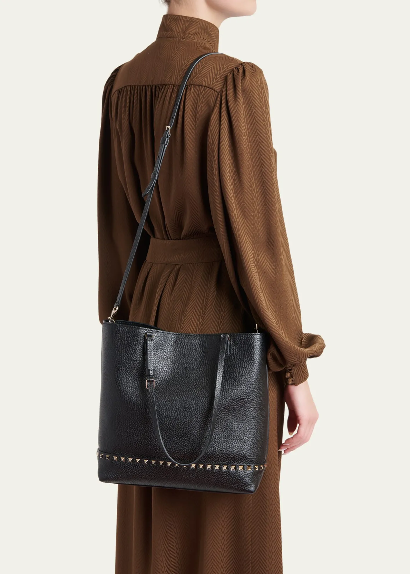 Valentino GaravaniMedium Rockstud Grain Leather Tote Bag