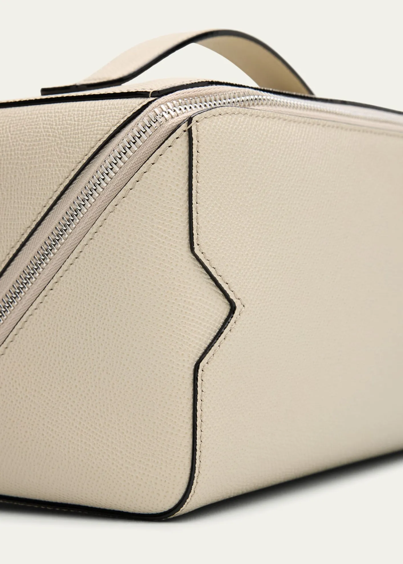 ValextraMen's V-Line Soft Leather Toiletry Bag