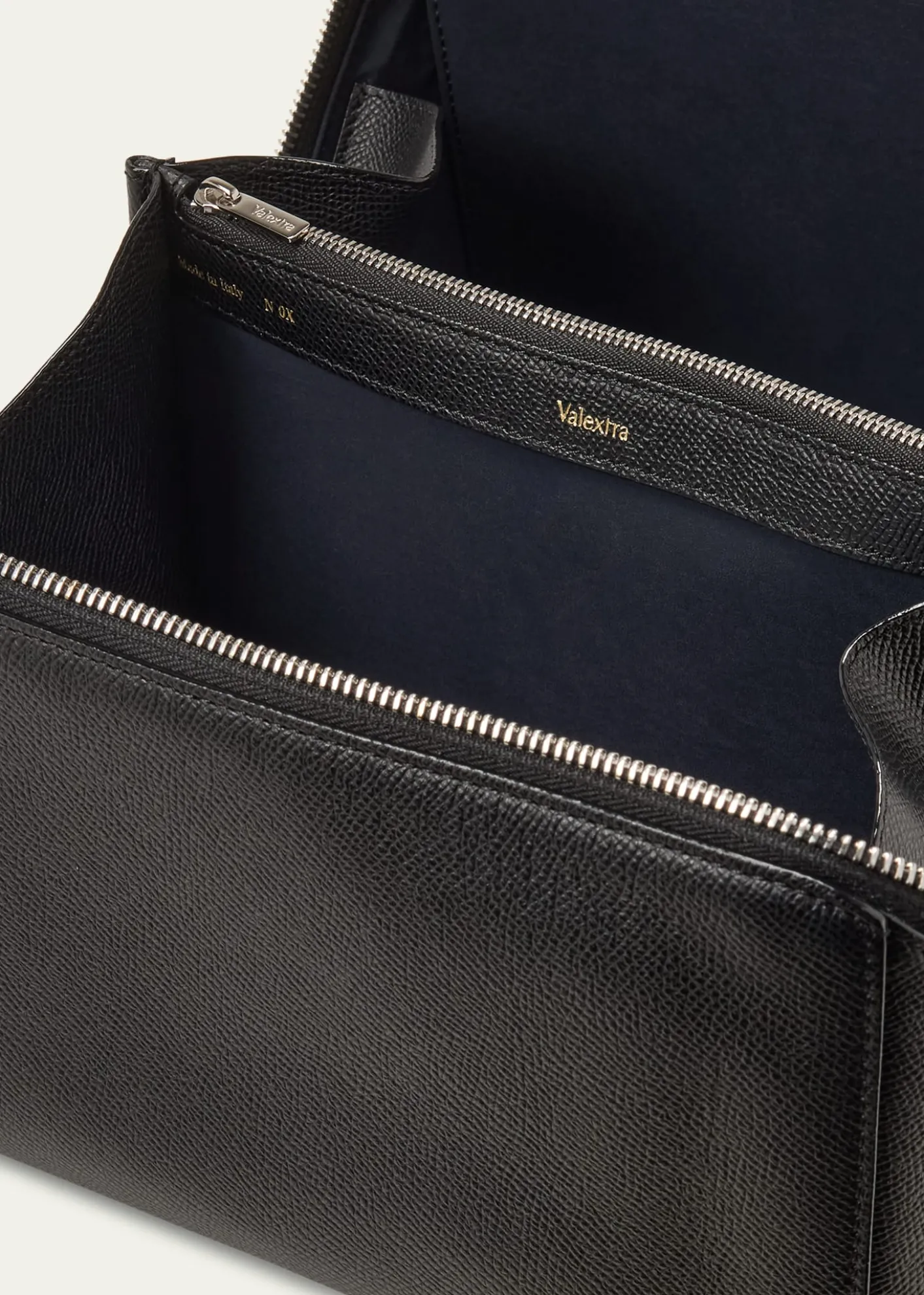ValextraMen's V-Line Soft Leather Toiletry Bag