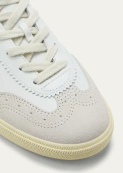 VEJAVolley Bicolor Low-Top Sneakers